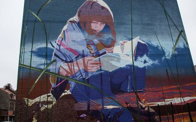 Fresque représentant une jeunne fille en train de lire et intitulée "avant l'aube" par Benjamin Duquenne