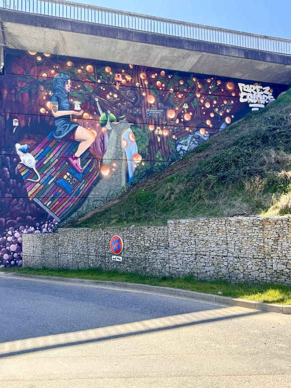 Fresque À dos d'escargot par le collectif Forez Colors au festival la Teinturerie à Aurec-sur-Loire